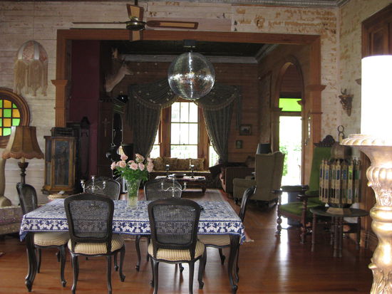 Wohn-/Esszimmer mit angrenzender Kueche