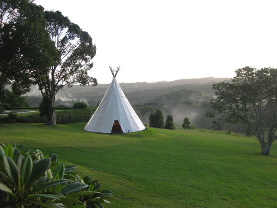 Tipi in der Abenddaemmerung