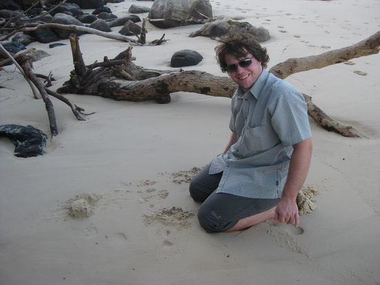 Micha am Sandburgen bauen 