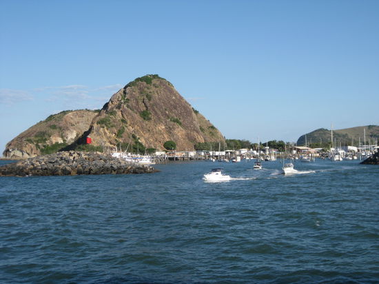 Hafen von "Rosslyn Bay"