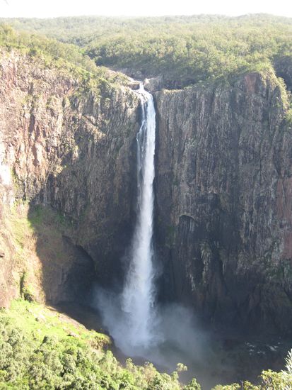 "Wallaman Falls"