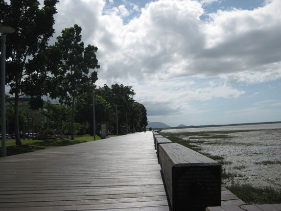 Promenade in "Cairns"