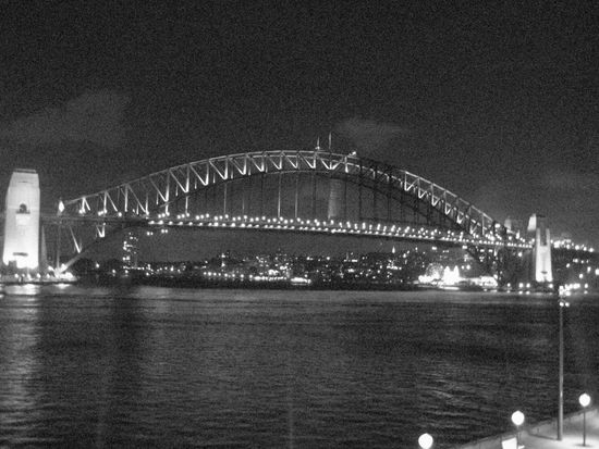 Die Harbour Bridge bei Nacht