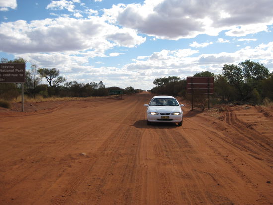 Auto endlich mal auf roter Strasse 
