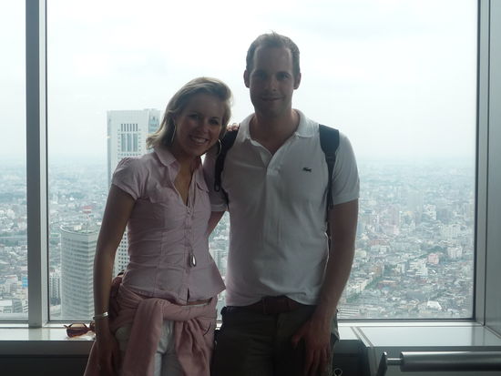 Im 45. Stock angekommen , konnten wir Tokyo (incl.Smog) von oben bewundern. Da wurden uns die Ausmasse der 32Millionen Stadt erst wirklich deutlich!