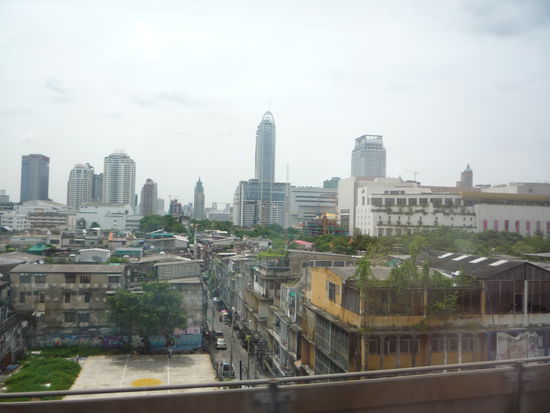 Dieses Bild zeigt die krassen Gegensaetze der Metropole.