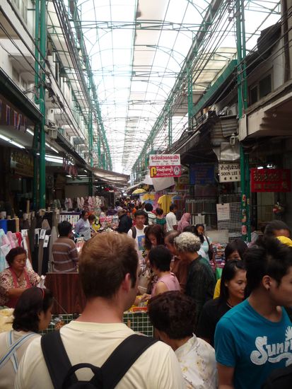 Unser erstes Ziel war die San Pen Lane, eine Einkaufsstrasse in Chinatown. Ausser viel Textilien und einigem Kitsch war hier aber nix zu holen.