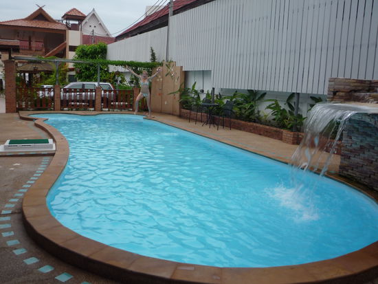 Nach dieser unbefriedigenden Shopping-tour brauchten wir erst einmal eine Abkuehlung.