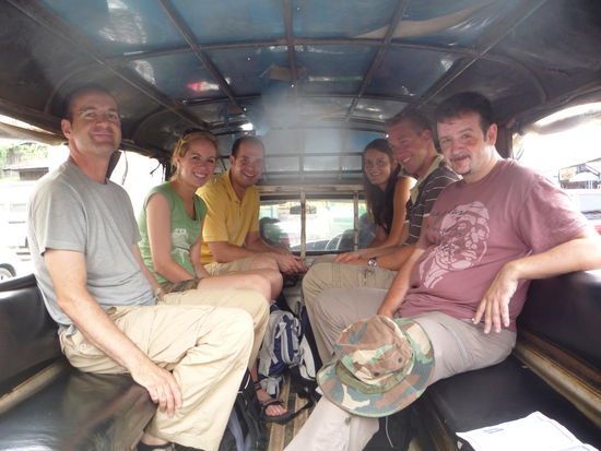 Mit von der Partie waren Jose und Carlos aus Spanien, Katrin und Christoph (unsere Dschungelfreunde!) aus Dt. und spaeter noch 3 Franzosen (Namen vergessen!)