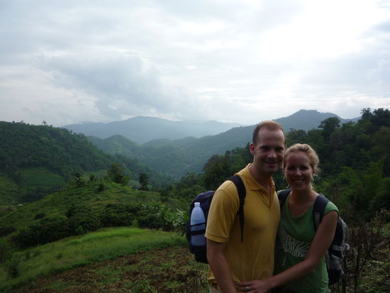 Der Aufstieg hatte sich aber gelohnt. Regenwald wohin man auch schaut... leider auch abgebrannte Flaechen, wo jetzt in Massen Reis und Mais angebaut wird.