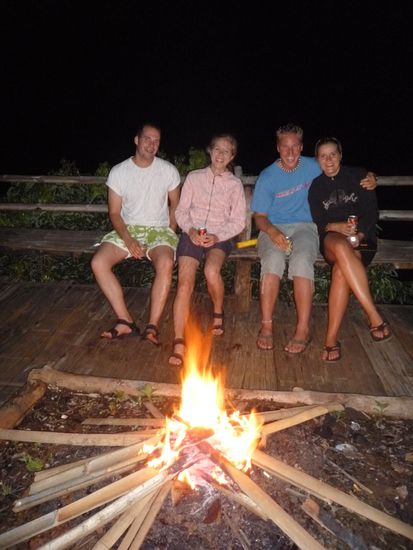 Danach wurde am Lagerfeuer (ein gaaaanz grosses fuer Christoph) erzaehlt, getrunken und gelacht.