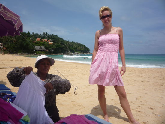 Mit dieser netten Strandhaendlerin schloss Ines Freundschaft und bekam dafuer auch Special Price!!!