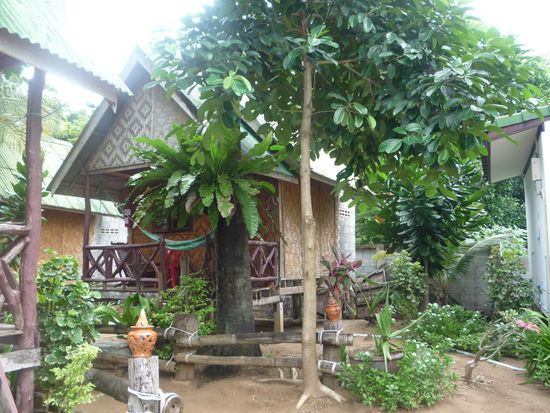 Dieses Bungalow (direkt am Strand)sollte fuer die naechsten 4 Tage unser Heim sein.