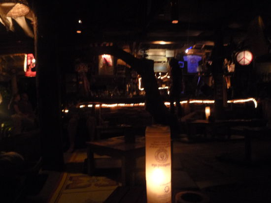 Nach einem Strandspaziergang besuchten wir die Bar des Hotels. Eine Hippie-Bar mit dem schoenen Namen "Why Not Bar". Zu Bob Marley Songs und neben Jointy-Brothers schluerften wir Cocktails und Bier.