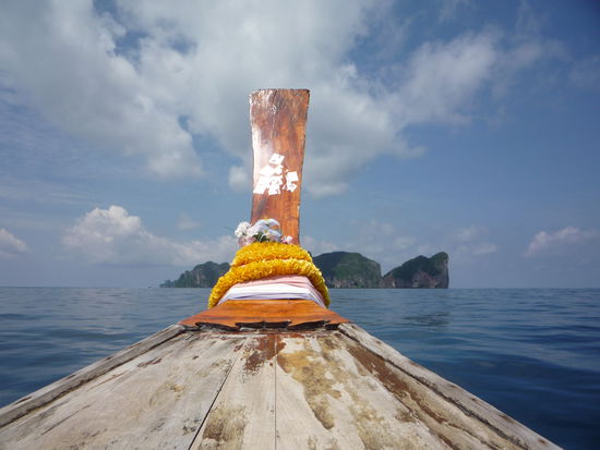 und steuerten die Schwesterninsel Kho Phi Phi Leh an.