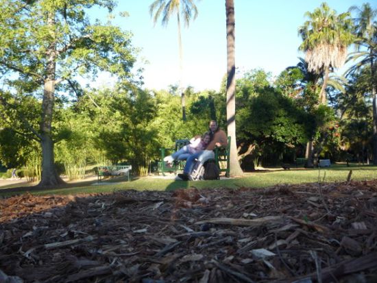 Wie viele Australier schnappten wir uns dann ne Parkpank und legten ne kleine Rast ein.
