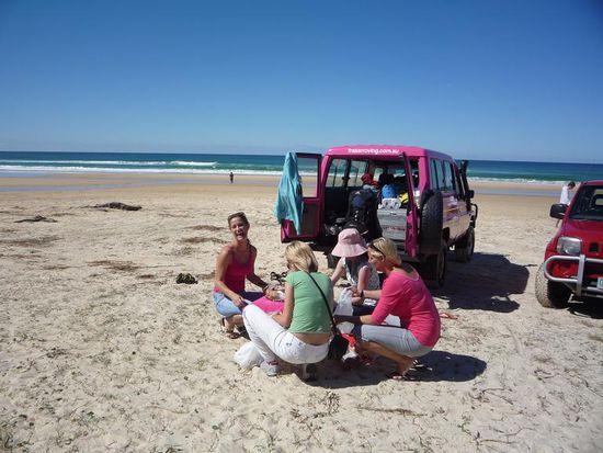 Beim ersten Stopp machten sich die Maedels daran das Mittagessen vorzubereiten....