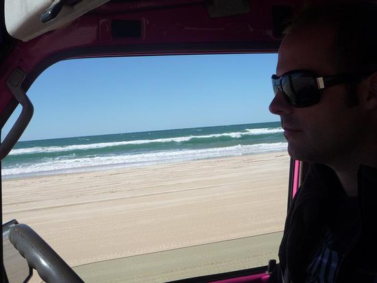 Am naechsten Morgen fuhr Hannes die Crew zu unserem ersten Ziel...