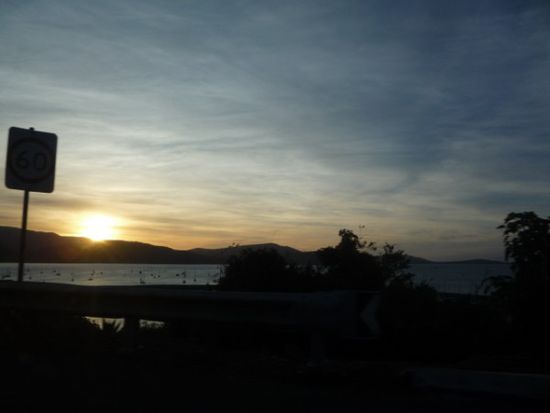 Wieder bei Sonnenuntergang erreichten wir Arlie Beach, von woaus unser Segelturn um die Whitsunday Islands starten sollte.