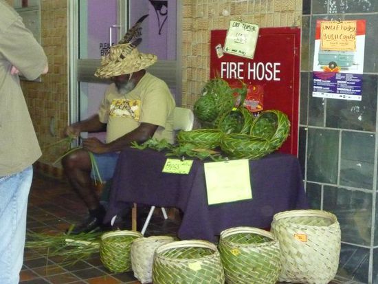 Cairns hat mehr Aborigenes als alle anderen Staedte in denen wir bisher waren. Viele nutzen den Touri-Boom.