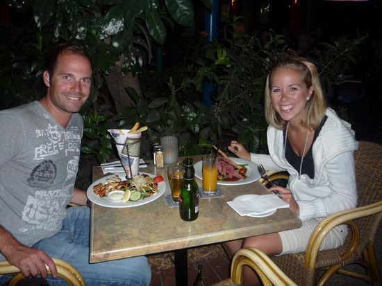 Richtig: Hai (fuer Hannes) und Kaenguru (fuer Ines&gt; laeuft ja hier frei rum und ist somit vorm Auto gerettet worden!)