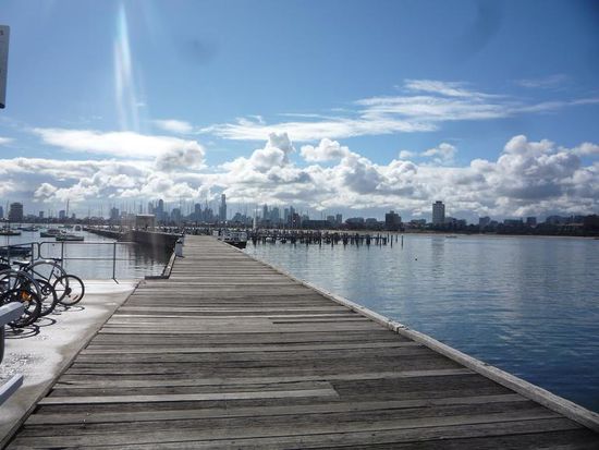 ...und genossen bei stilechtem Take-away Essen den Blick auf Melbourne.
