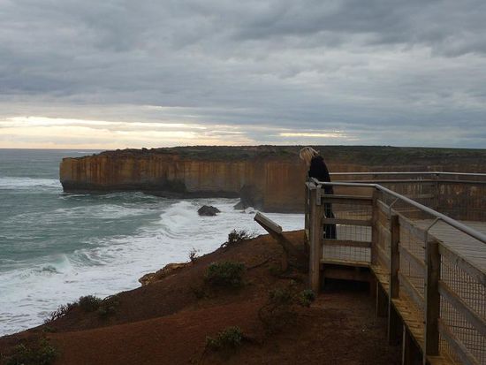 Bei unseren Stopps nahm Ines echt jedes Info-Schild mit! Irgendwelche Fragen ueber die Great Ocean Road? GERNE!