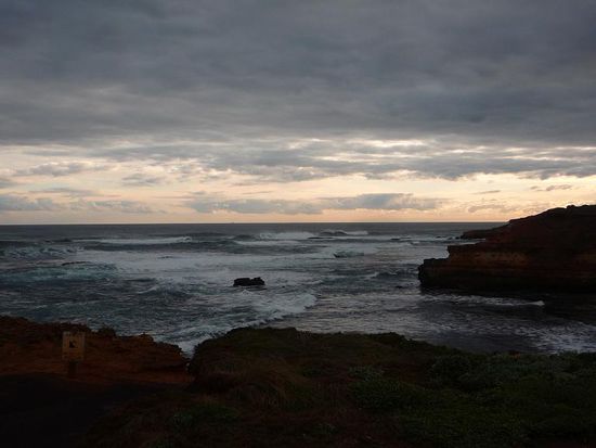 Abends bezogen wir (wieder als einzige Gaeste) wieder ein Guesthouse direkt am Meer. Das war unser Ausblick.