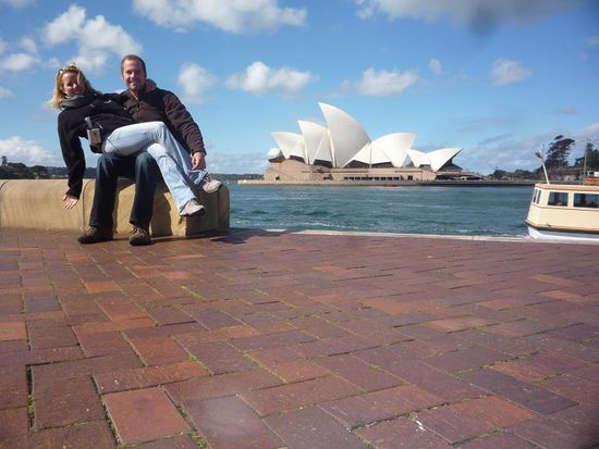 In The Rocks  legten wir ein Paeuschen mit Opernblick ein.