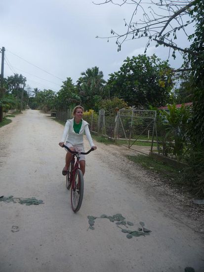 So ging es dann auch gleich nach dem leckeren Fruehstueck ab in die Kirche. Es war schließlich Sonntag und jeder Tonganer geht an diesem Tag in die Kirche.