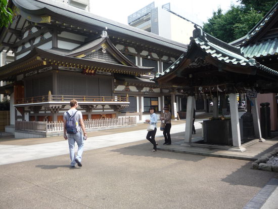 Der erste Schrein den wir besuchten, lag direkt in Tokyo.