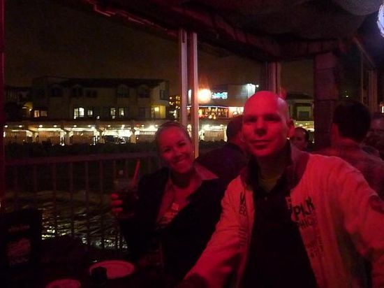 Abendessen im Rotlicht-Restaurant.