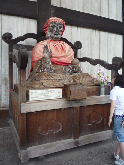 Hier die Oma vom Buddha. Ist auf Grund ihres Alters geschrumpft,aber nicht weniger schoen.
