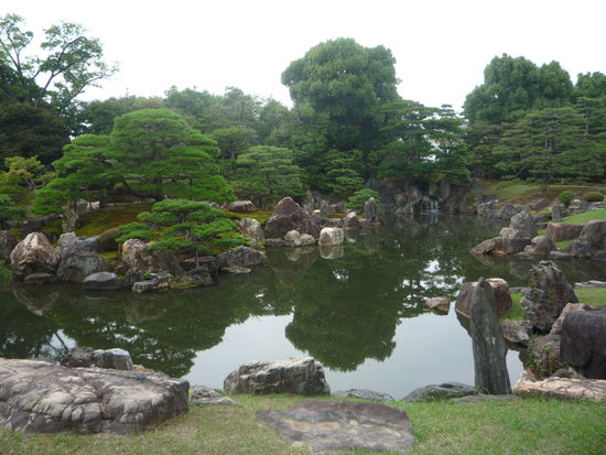 Wer es trotdem geschafft hat dem Shogun zu entkommen, bekommt zur Belohnung diesen rocky Garten!