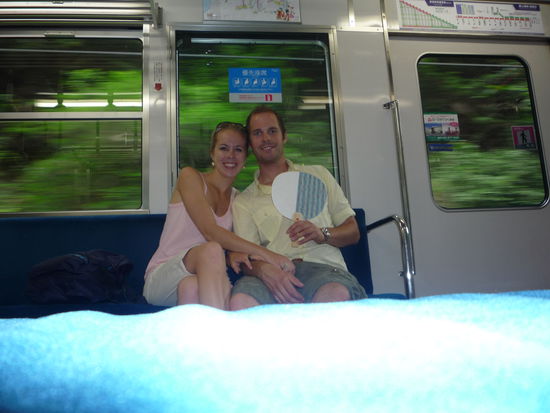 Dann hiess es &gt; Genug Kultur, ab ins Gruene. Also machten wir uns auf den Weg nach Kurama zu einem Onsen (heisse Quelle)