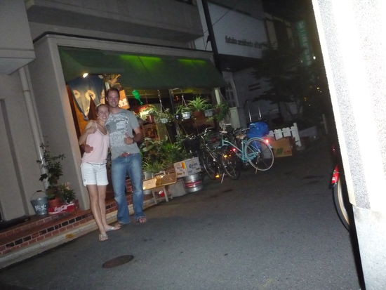 Unsere Stimmung besserte sich als wir diese suesse Kneipe entdeckten.