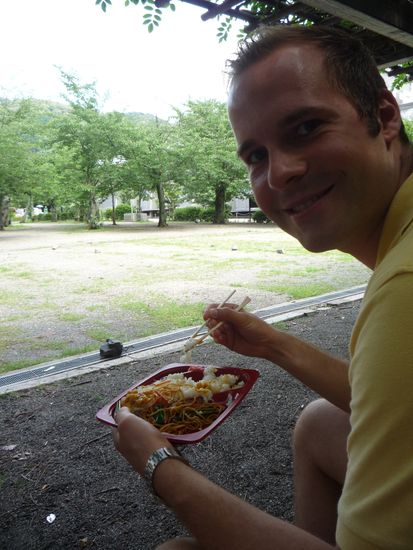 Gesucht,gefunden. Jetzt kamen die Staebchen ins Spiel. Hannes startete recht vielversprechend...