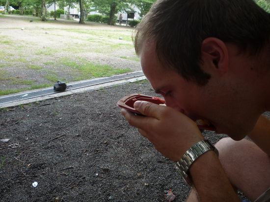 beendete sein Mahl dann aber doch recht unkonventionell!