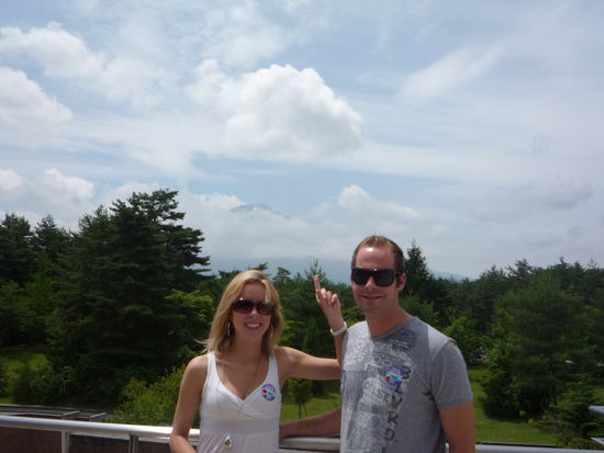 Schon bei unserem ersten Halt nach nur 30min hatten wir einen Blick auf das Wahrzeichen Japans. Wer siehts???