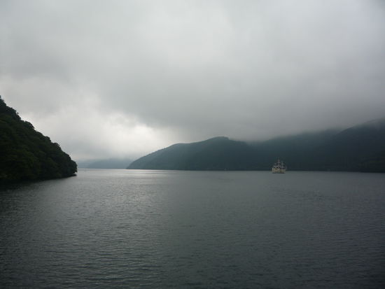 Auf der Bootstour hatten wir einen traumhaften Blick auf die fast mystisch wirkende Landschaft.