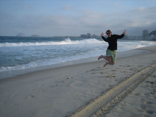 Am beruehmten Strand Copacabana