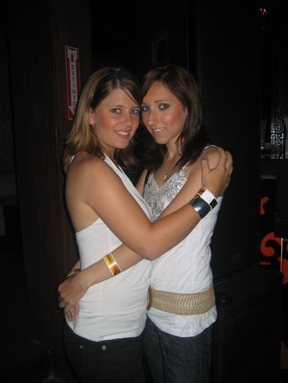 Hannah und ich in der Disco in Guayaquil