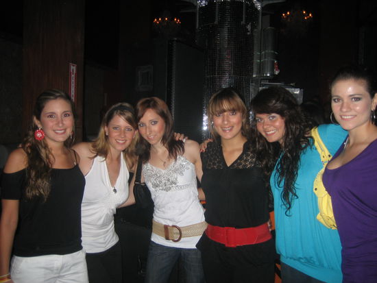 Cristina(meine Austauschschuelerin), ich, Hannah, Nina (Hannahs Austauschschuelerin) und 2 Freundinnen