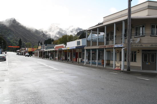Reefton in der Rush Hour (unser Motel vorne links)