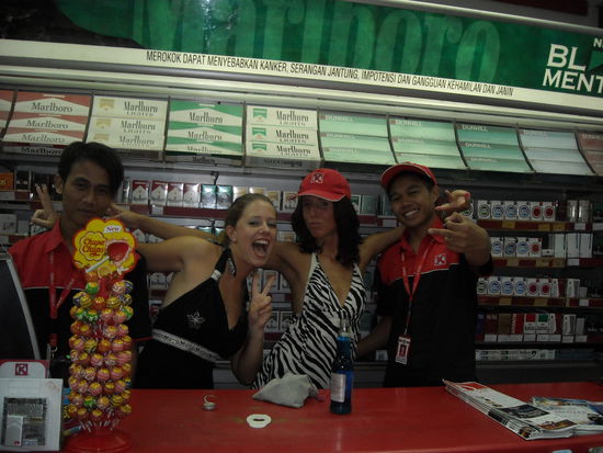 Freitagnacht im Circle K, dem localen Supermarkt