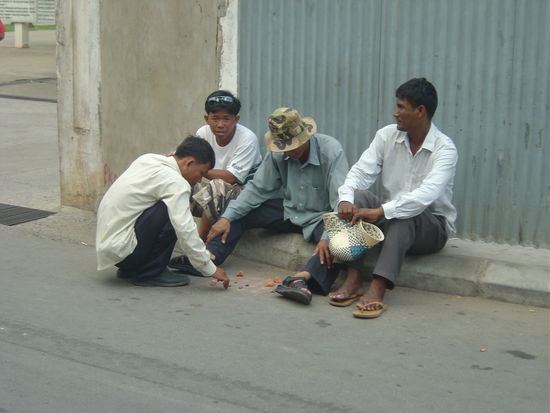 in warmen Laendern spielt sich das Leben auf der Strasse ab