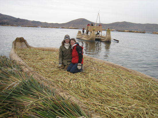 Wir beide auf einem Schilfboot