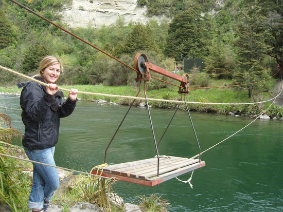 mit diesem Teil mussten wir uns selbst über den Fluss hangeln