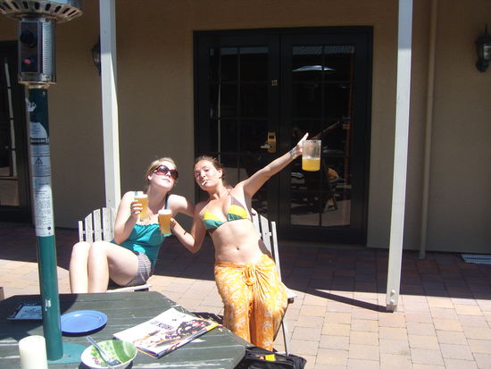 bei dem schönen Wetter gönnen wir uns erst mal ein Bierchen 