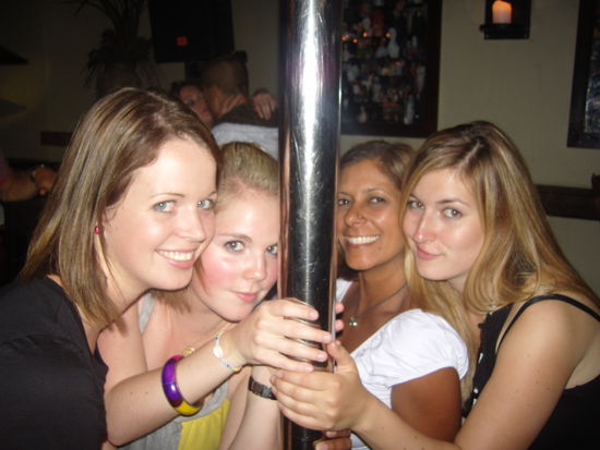 Wer will mit uns an der Stange tanzen?